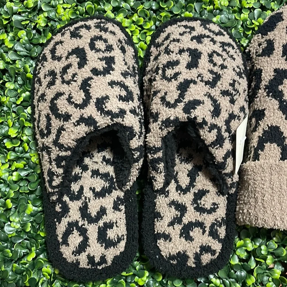 🎉❤️ NEW SALE! Luxe Leopard Slippers S/M Euro 38-39 Valentine's Easter Gifts - Picture 2 of 2